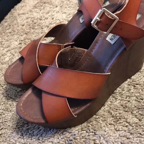 brown Steve Madden wedges - Picture 3 of 3